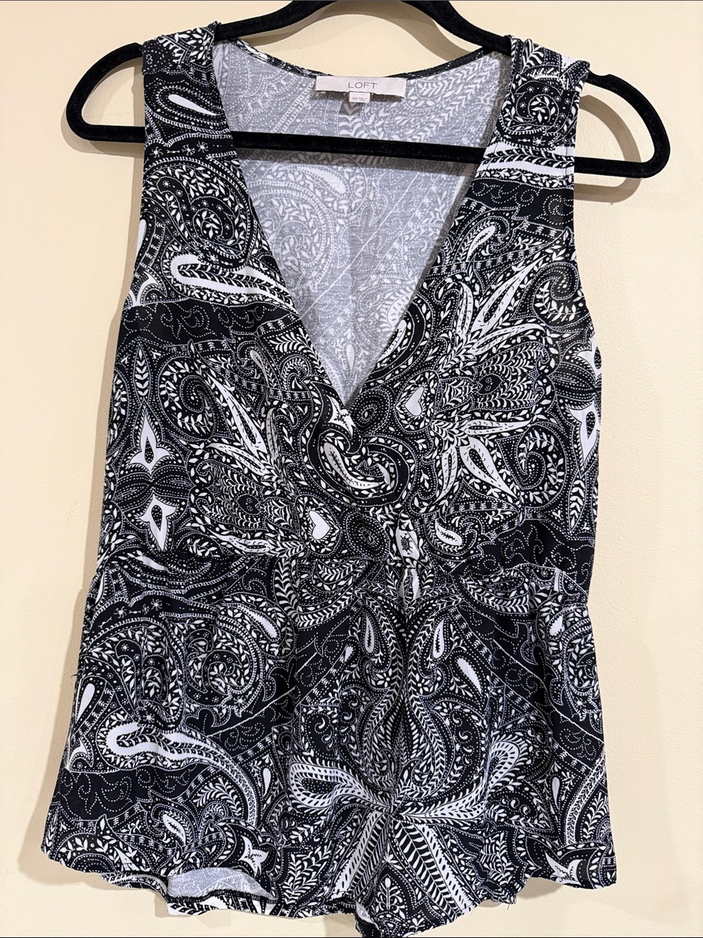 LOFT Black & White Paisley V-Neck Sleeveless Top